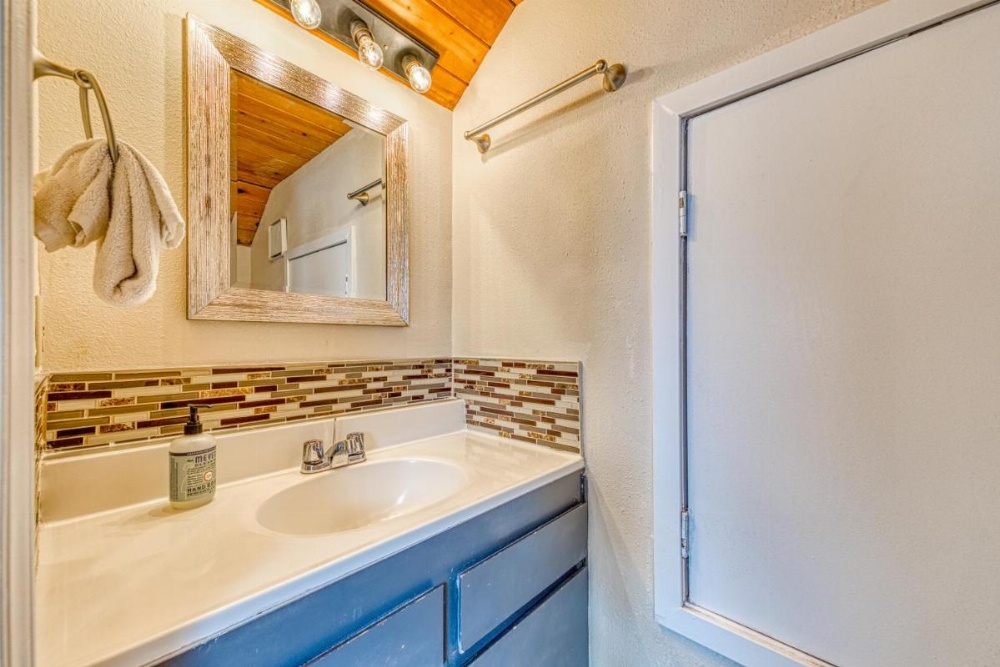 Train Depot Duplex (#1 and #2) Image 34